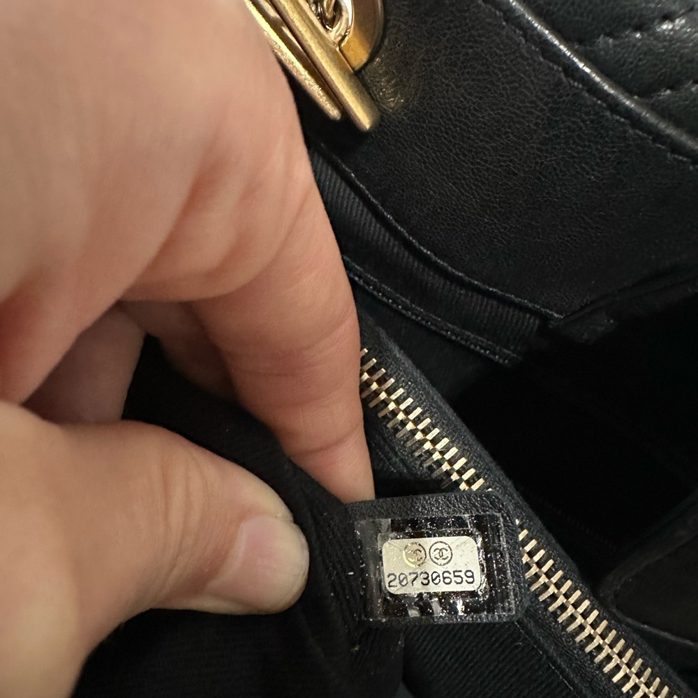 SOLD! CHANEL Wrinkled Lambskin Chevron Quilted Large  Tote Black Gold Hardware - Picture 12 of 16